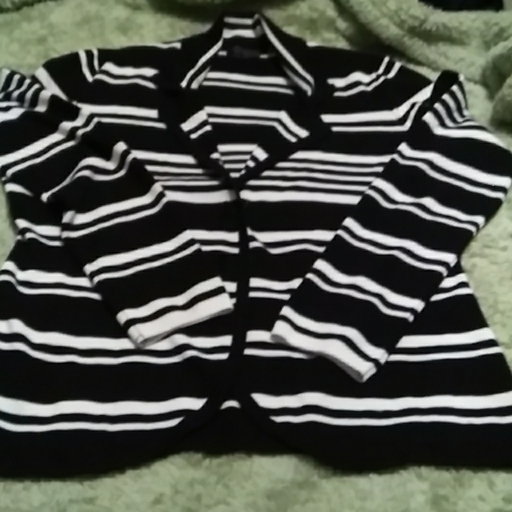 LYN black and white striped sweater